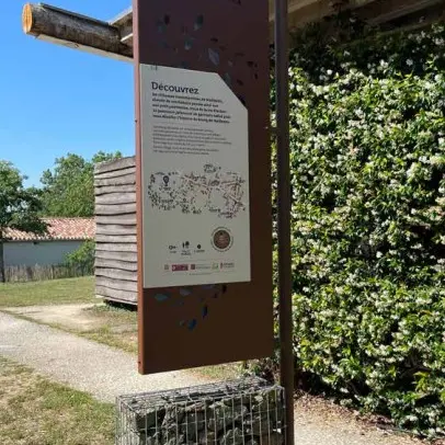 Panneau de départ Sentier de Pierre et d'eau