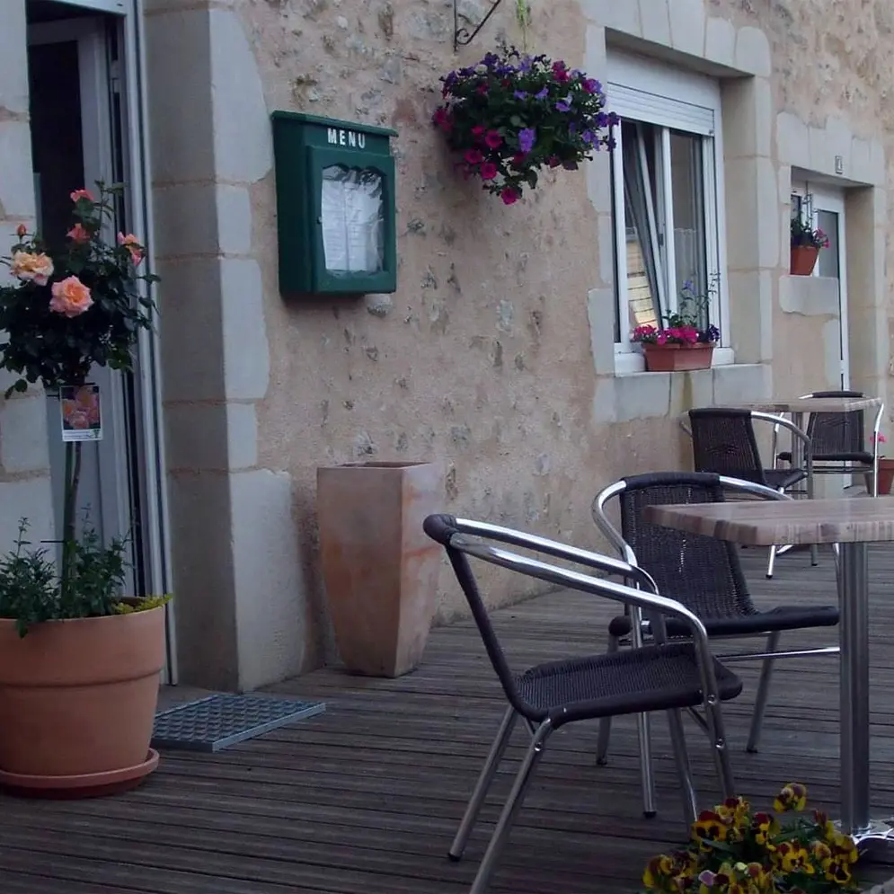 Terrasse-2-La-Place-Chevillé
