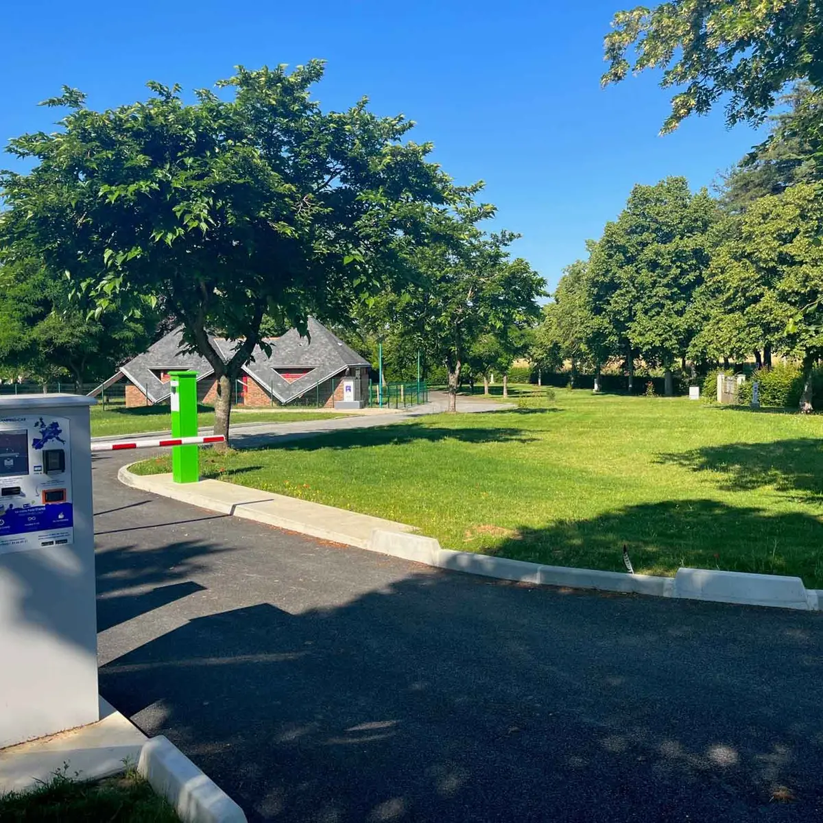 Aire camping-car-park de Précigné - Entrée