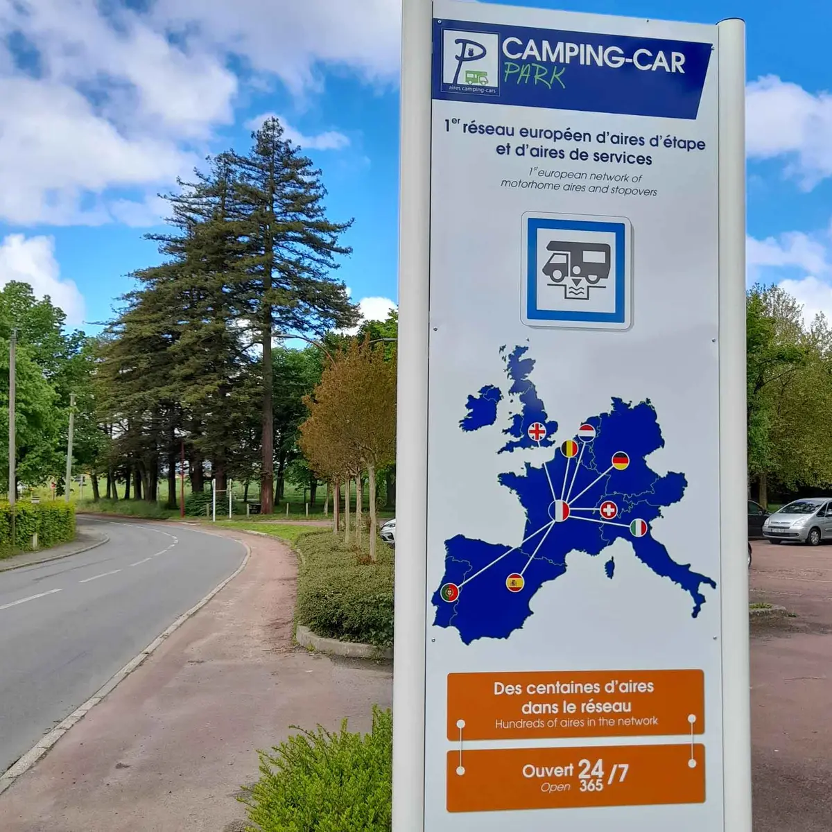 Aire camping-car-park de Précigné - Panneau d'entrée