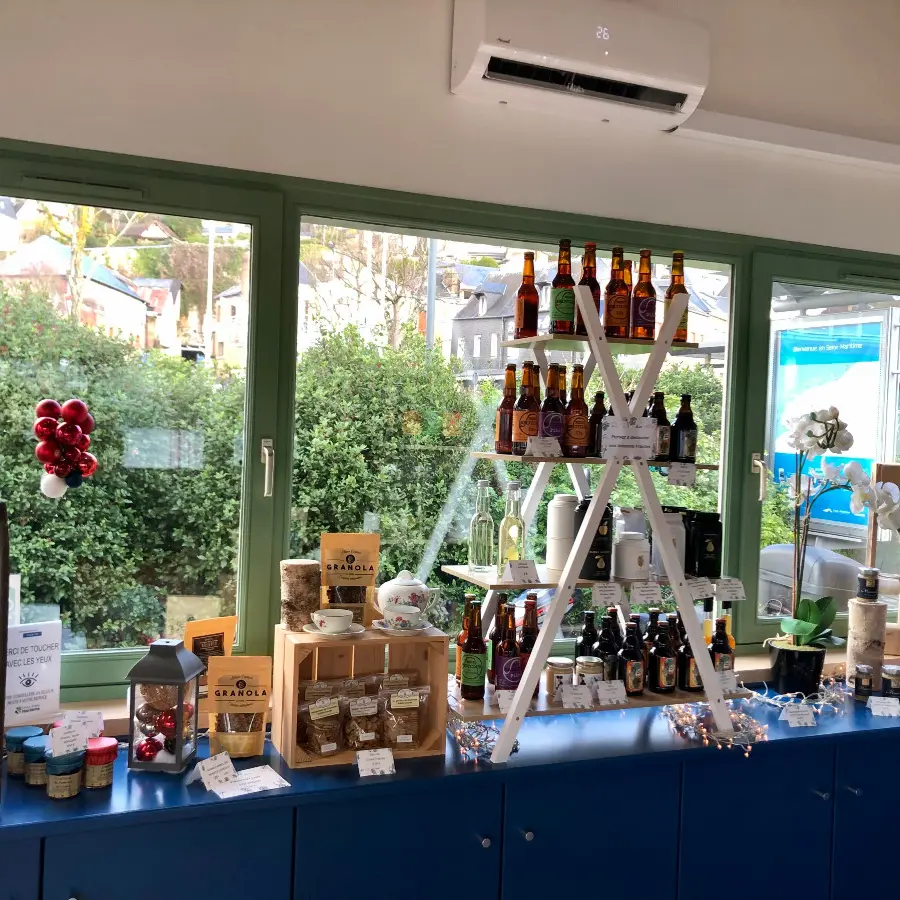 Boutique de la Maison de la randonnée et du trail Caudebec en Caux Rives en Seine Caux Seine Normandie tourisme visuel 3