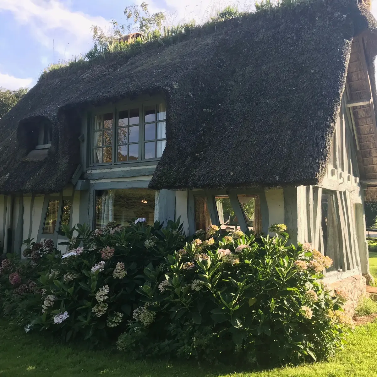 Caux-Seine-Tourisme-Mme-KRZYCZKOWSKA-Gite-du-Manoir-du-Perroy-Four-a-pain-exterieur-3