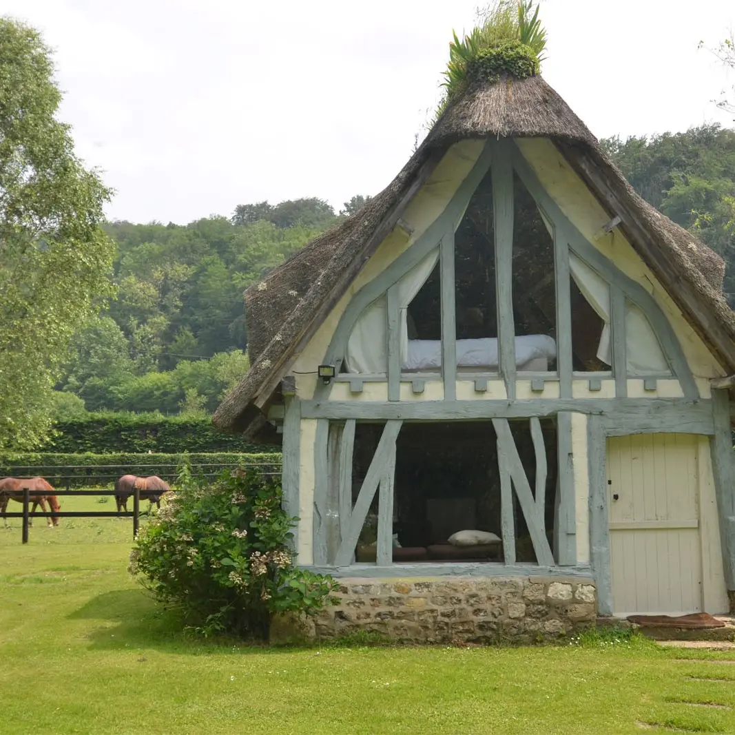 Caux-Seine-Tourisme-Mme-KRZYCZKOWSKAGite-du-Manoir-du-Perroy-Four-a-pain-exterieur-2