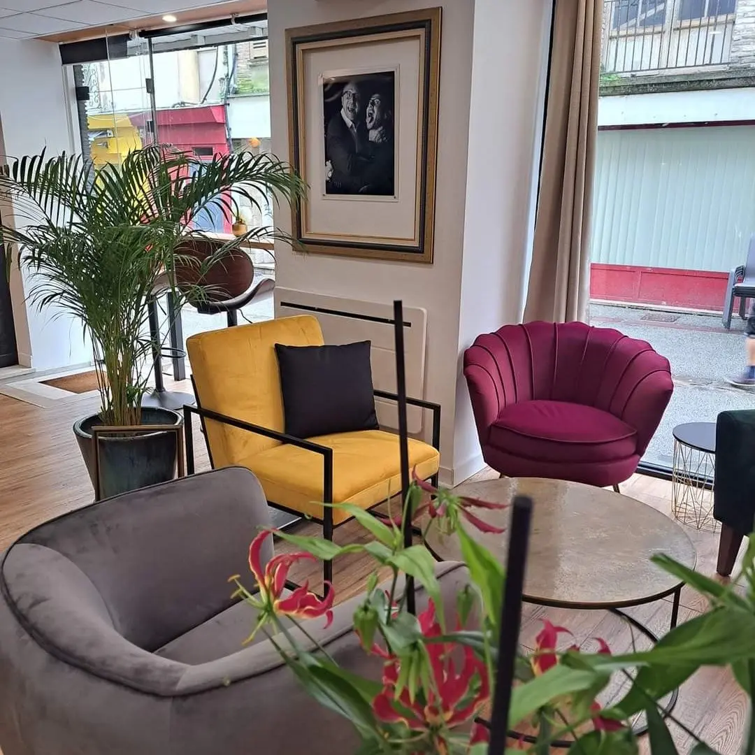 Les  garçons à table  2