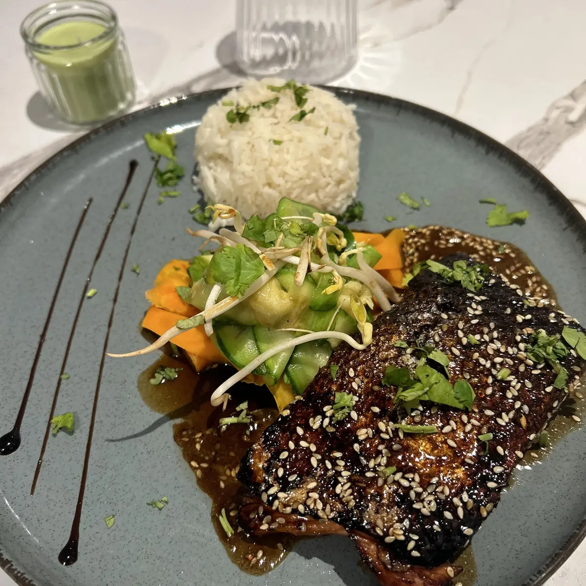 Saumon facon Tériyaki, légumes et riz blanc parfumé