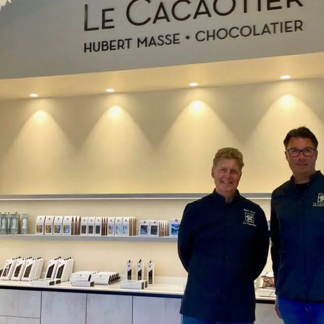 Les équipes le Cacaotier dans la boutique du Havre