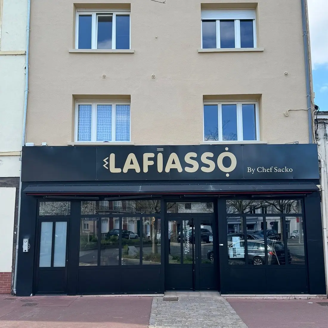 la-facade-du-restaurant