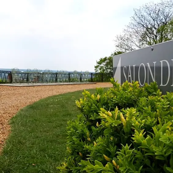 Vue extérieure du salon de thé