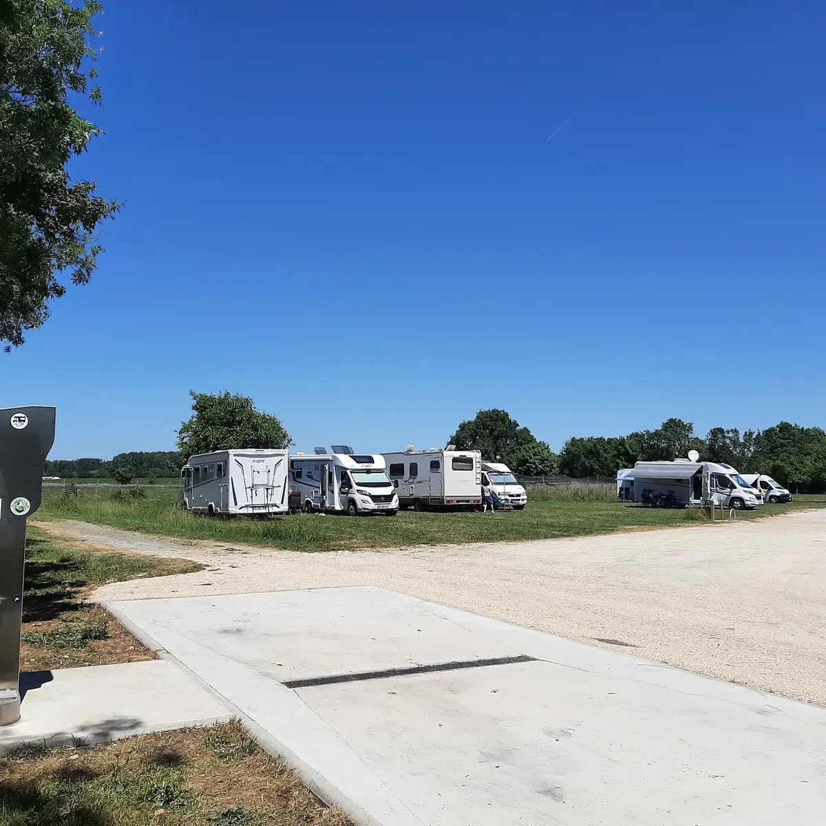 Aire-de-service-Camping-car-du-Mazeau-85420- (3)