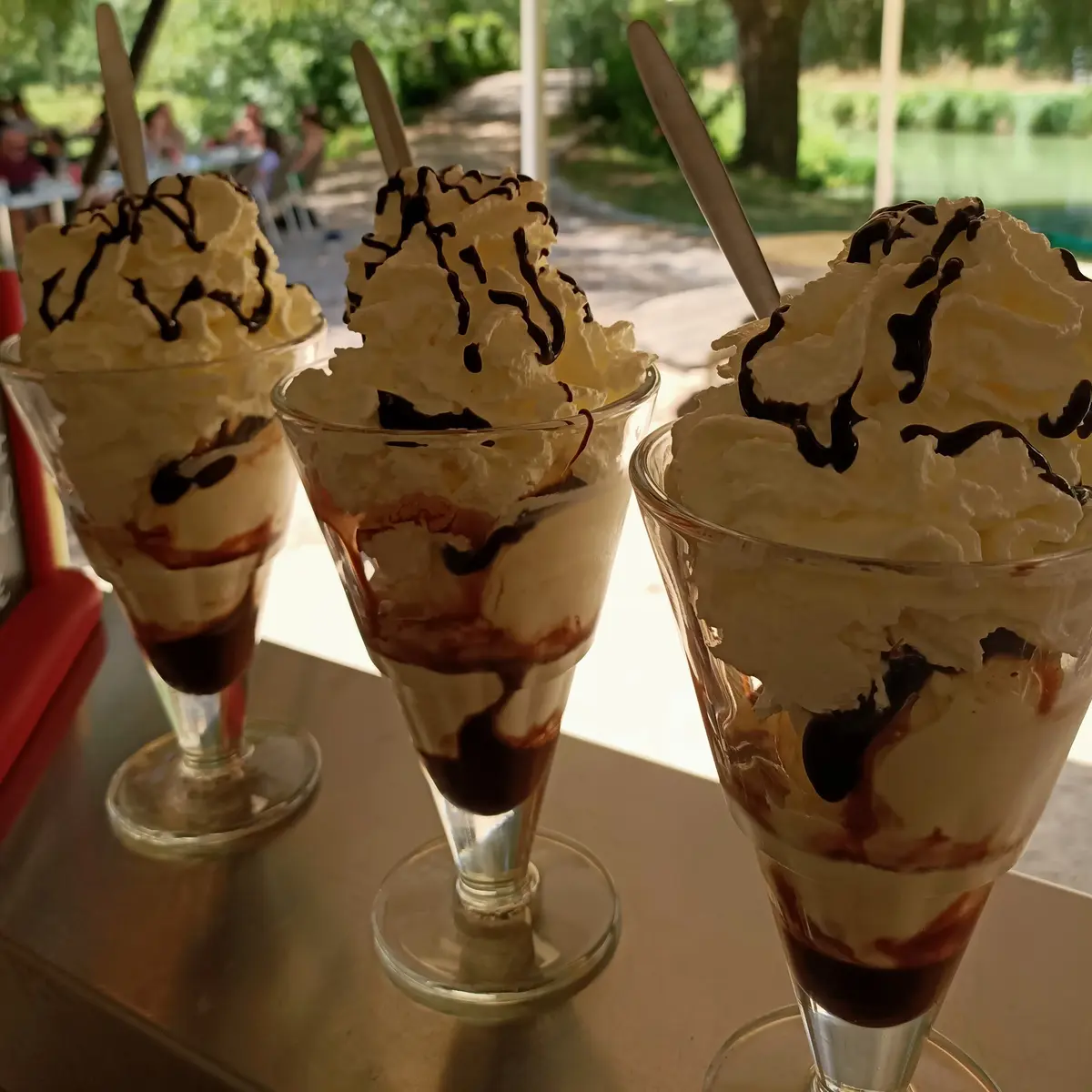 Embarcadère de l'Autize - Saint Sigismond - pause gourmande avec un chocolat liégois