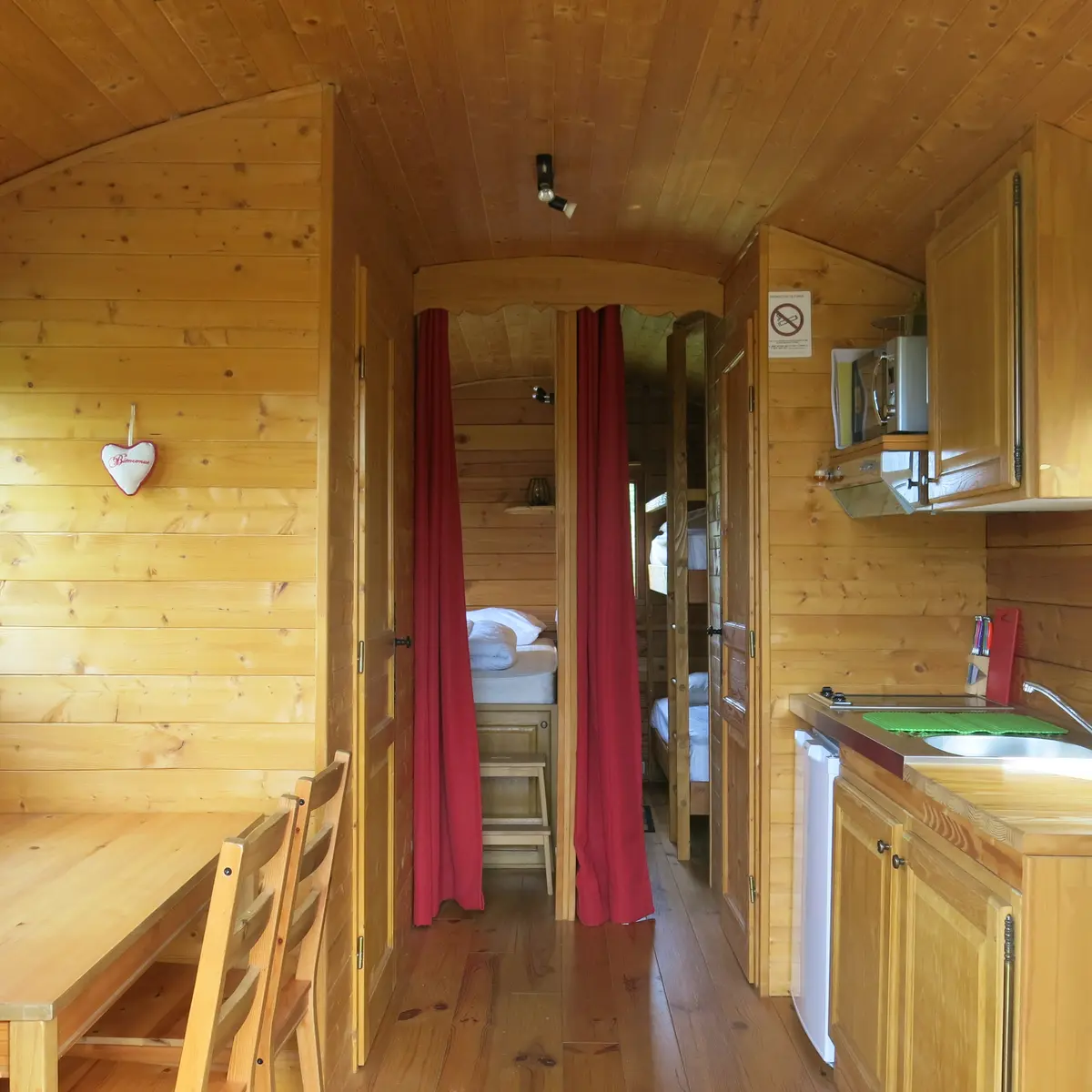 La Grande Savane - Saint-Paul-le-Gaultier - roulotte toute équipée inétrieur