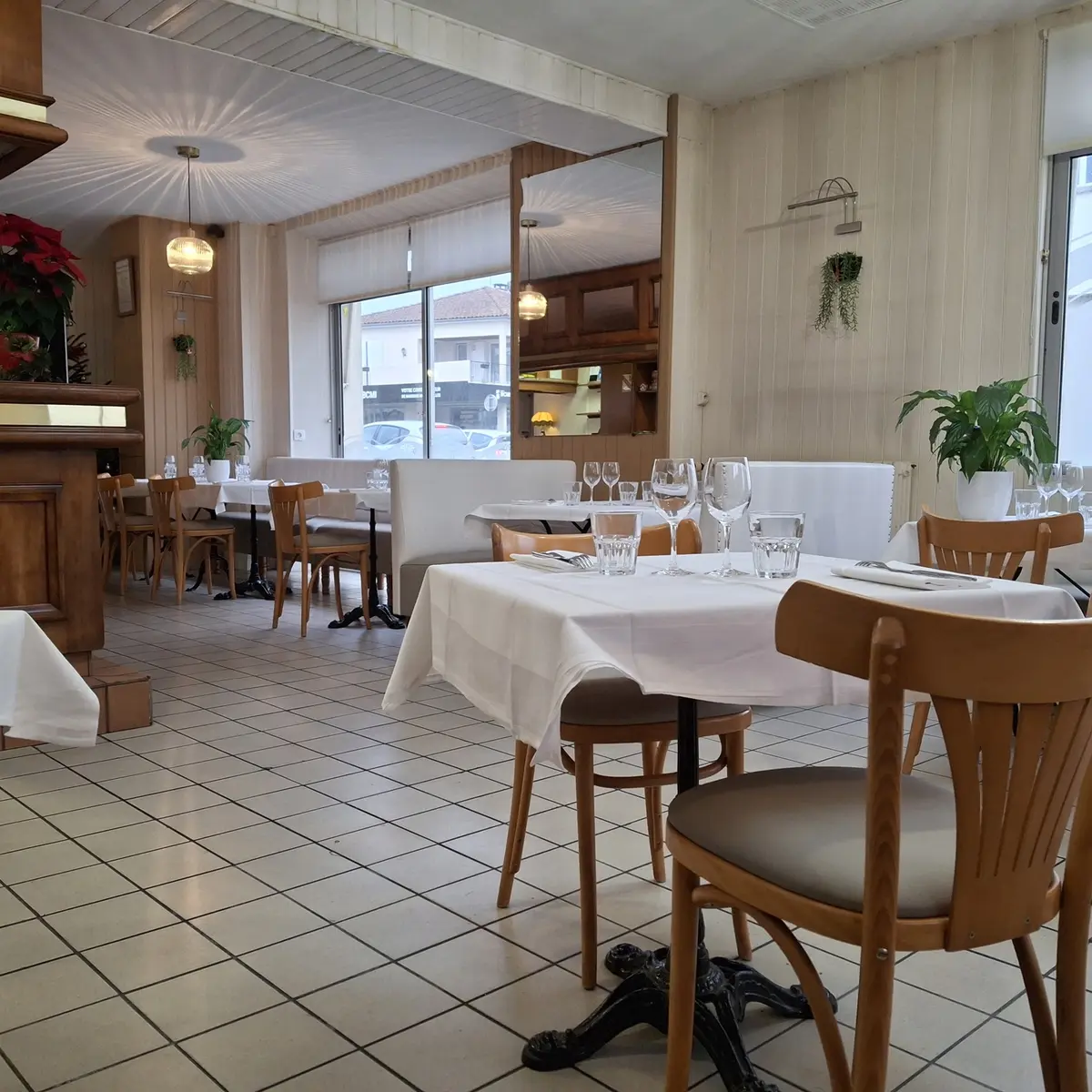 Restaurant-hotel-de-vendée-les-2-m-85200-fontenay-le-comte-1