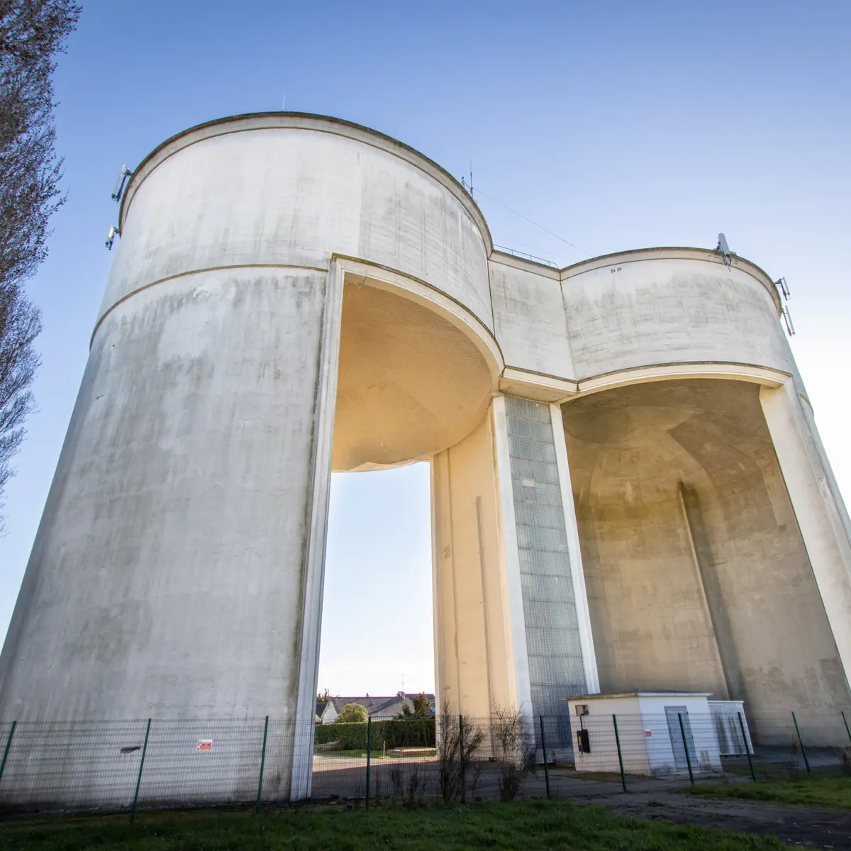Château d'eau du Moulin du Pé à Saint-Nazaire, architecture de la Reconstruction