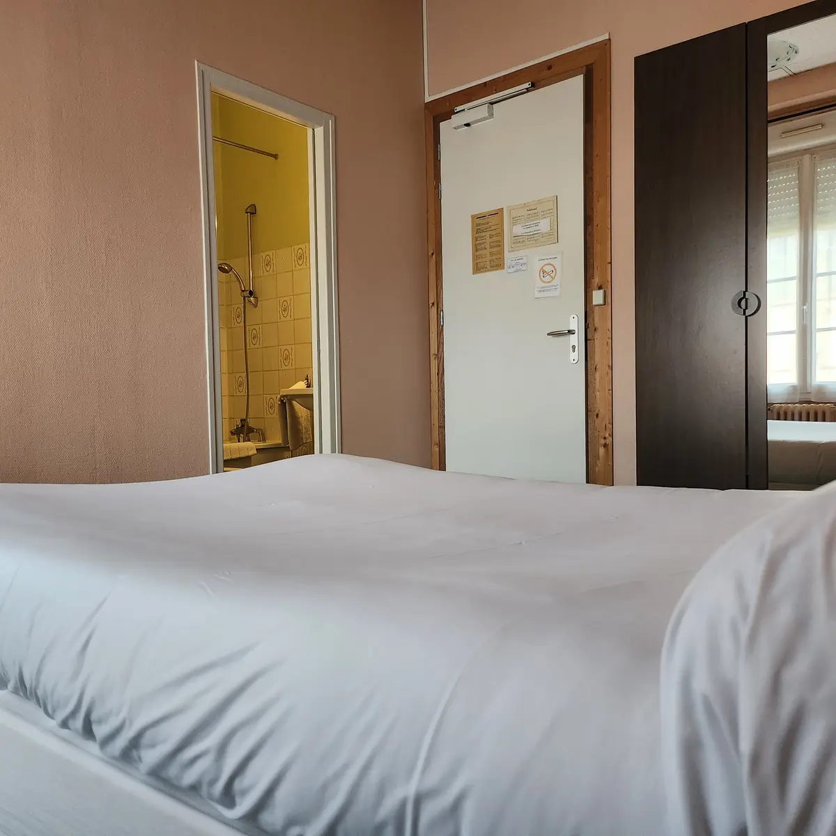 hotel-restaurant-de-vendee-les-2-m-chambre-fontenay-le-comte-85200-2