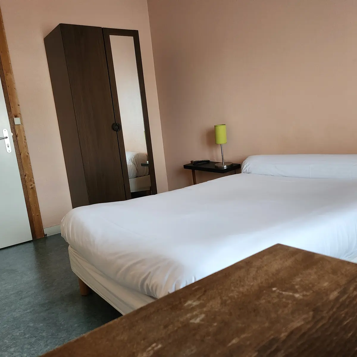 hotel-restaurant-de-vendee-les-2-m-chambre-fontenay-le-comte-85200-3