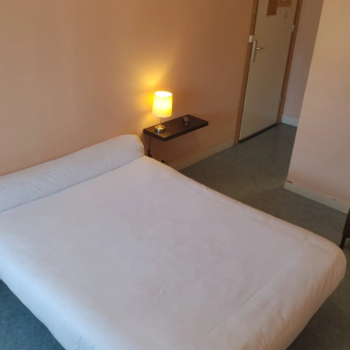 hotel-restaurant-de-vendee-les-2-m-chambre-fontenay-le-comte-85200-4