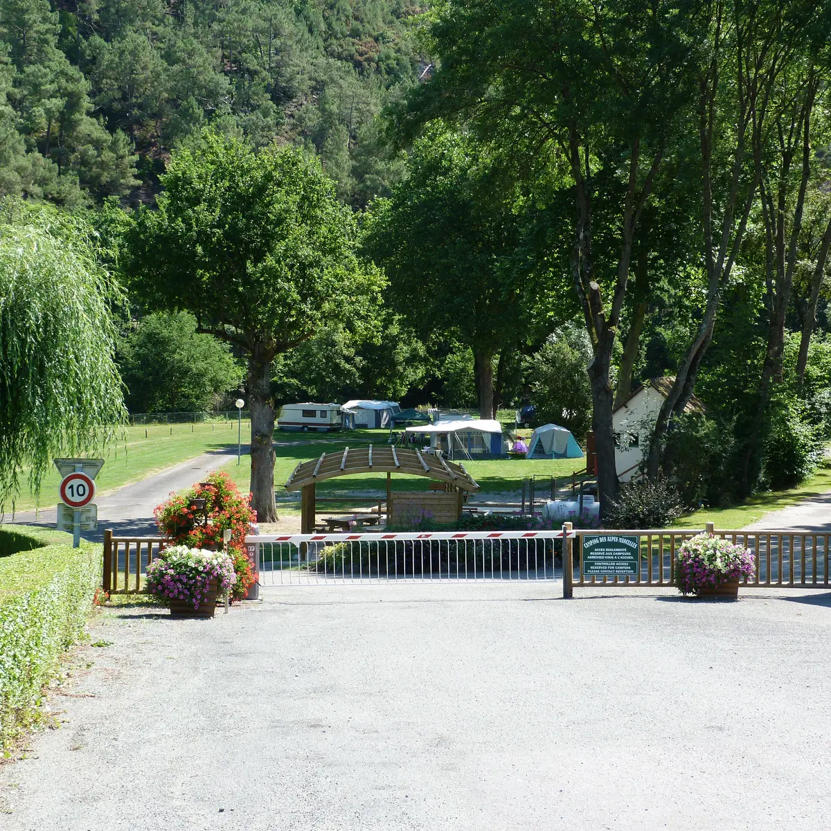 Camping des Alpes Mancelles - Saint-Léonard-des-Bois - entrée