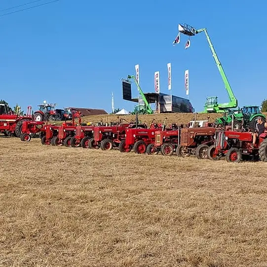 Folles tracteurs rouges