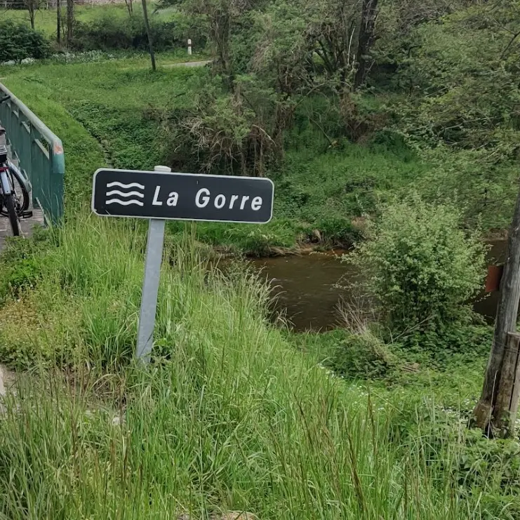 Vélo_sur_le_pont_de_la_Gorre
