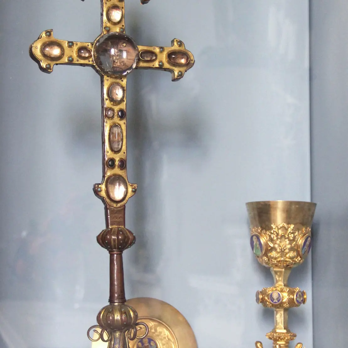 Eglise Saint-Priest - Croix reliquaire processionnelle