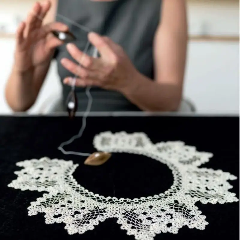 col dentelle soie de l'atelier dentelle metier d'art