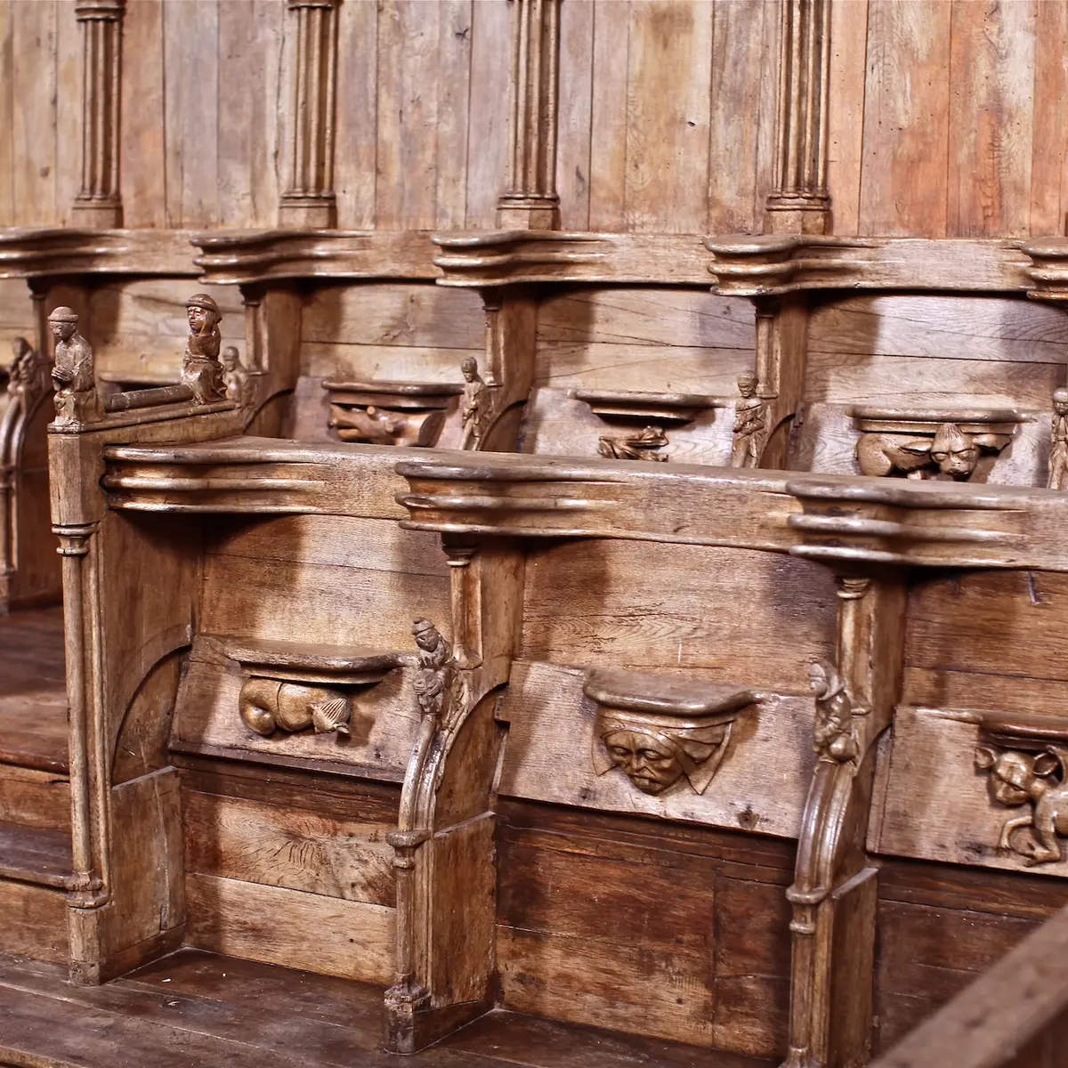 stalles de l'église