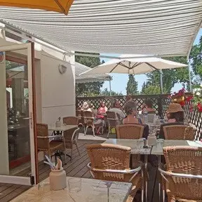 terrasse view Le Bistro des Amis