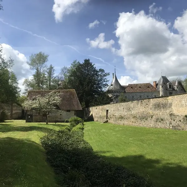 Autour-du-chateau-de-Saint-Germain-de-Livet--1-