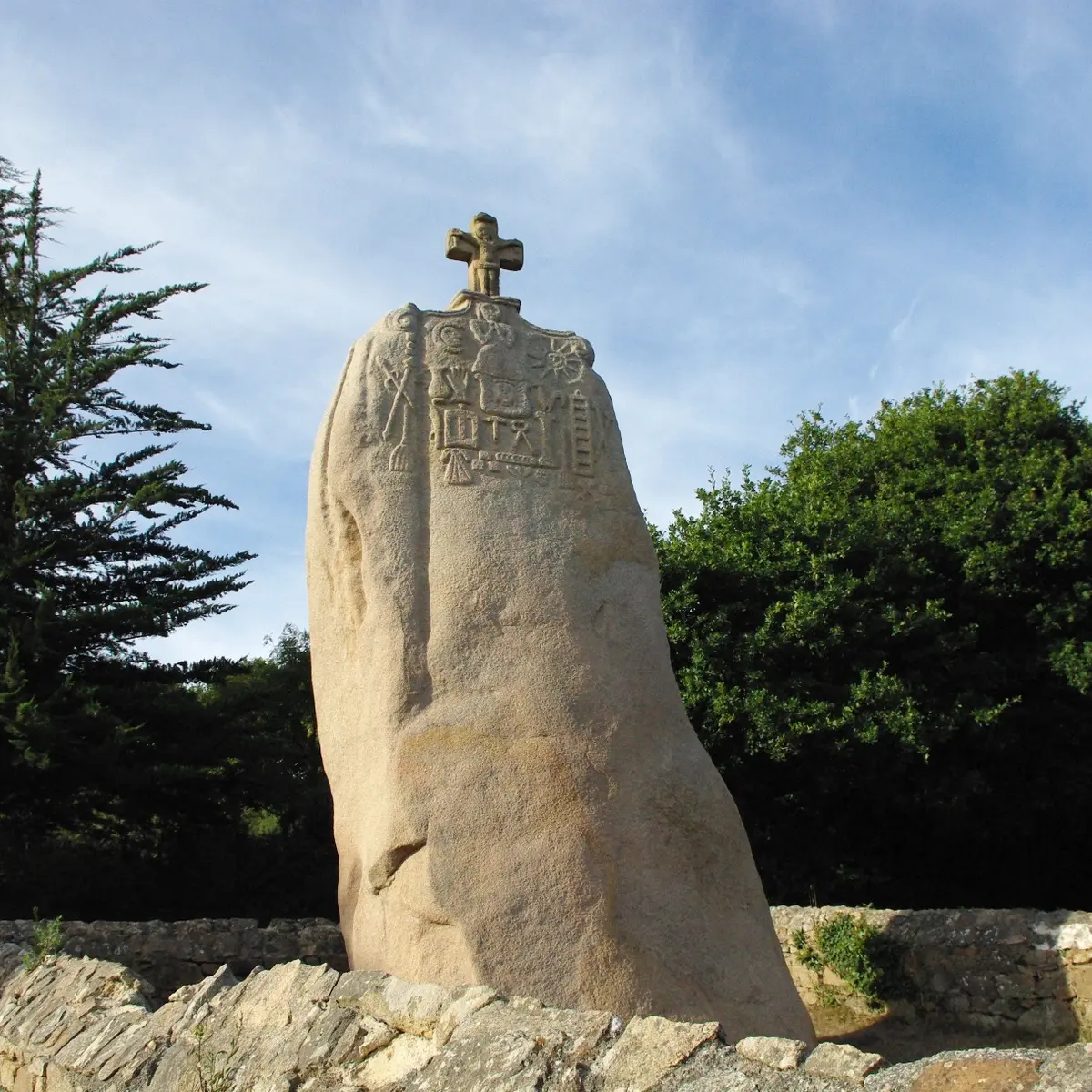 Le menhir christianisé