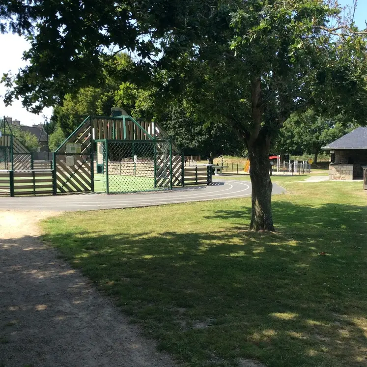 aire de jeux Tonquédec