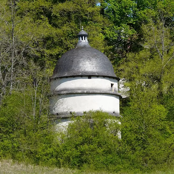 800px-Villars_Puyguilhem_pigeonnier