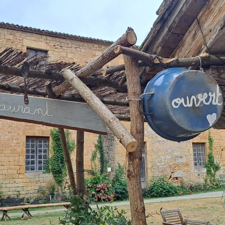 Auberge Cadouin 2