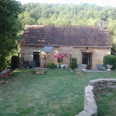 GOURGON Gîtes La Cantharide maison