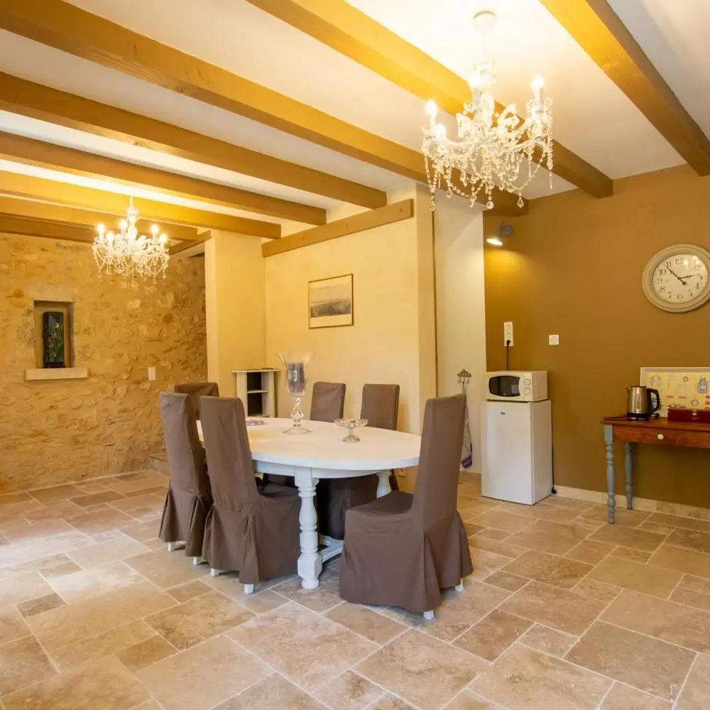 Chambre d'Hôtes Les Châtaigniers salle à manger