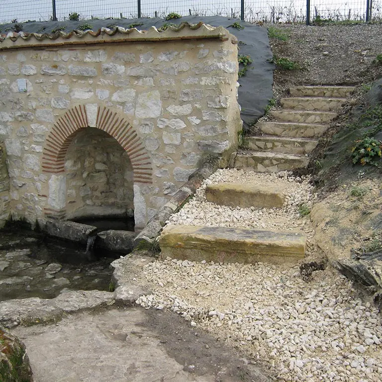 LA-Fontaine-au-Lac-de-Poncet-a-St-Laurent-des-Vignes-2