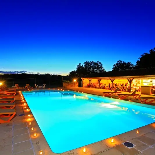 Piscine la nuit redim site et sirta