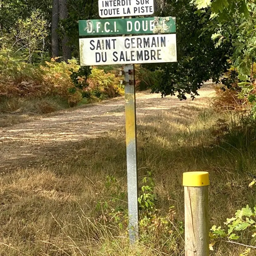 SAINT GERMAIN DU SALEMBRE-Balade de la Fontaine-Chemin-Poteau