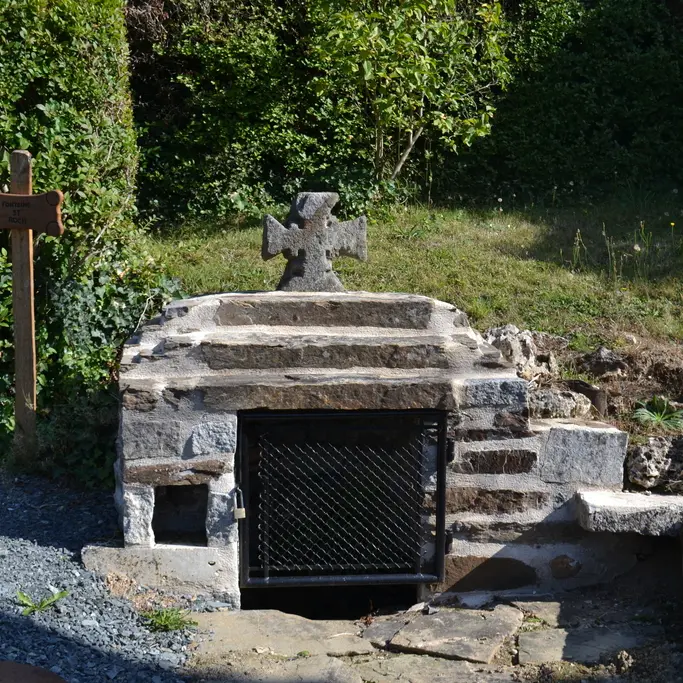 ST Priest les Fougères fontaine