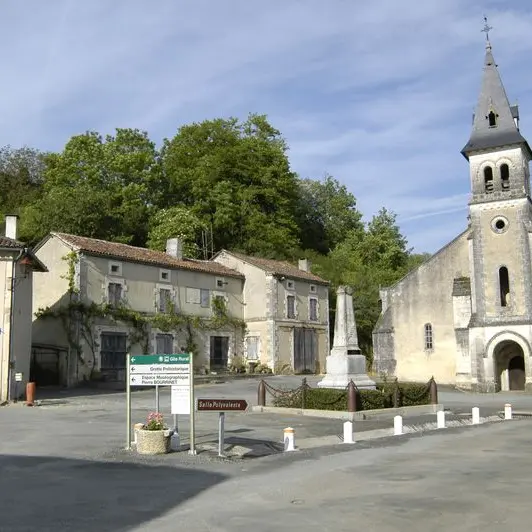 Teyjat avec son Eglise