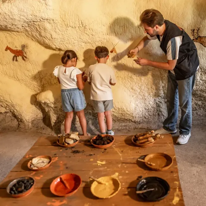 atelier-art-parietal-thot-fs6a8665-shooting-famille-we-like-travel-semitour-juillet-2025declicdecolle-1024x682