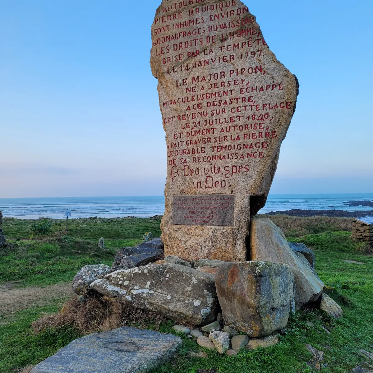 Menhir des droits de l'homme - Kerrest - Plozevet - Pays bigouden