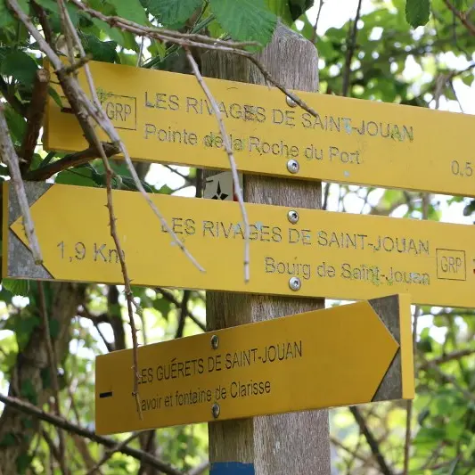 Balisage_de_randonnee_-_Saint-Jouan-des-Guerets-SMBMSM-3156-1200px