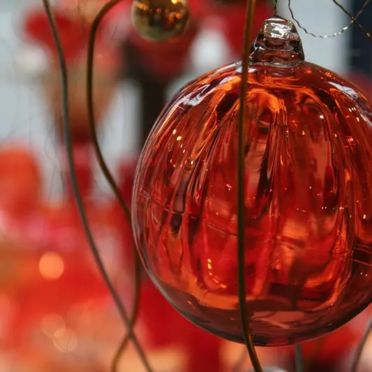 Boule Noel rouge - Atelier du Verre St Méloir des Ondes