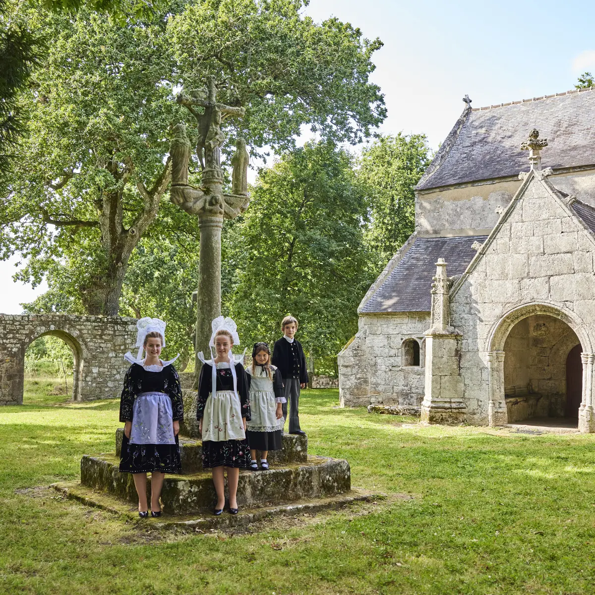 Chapelle du Perguet et costumes traditionnels