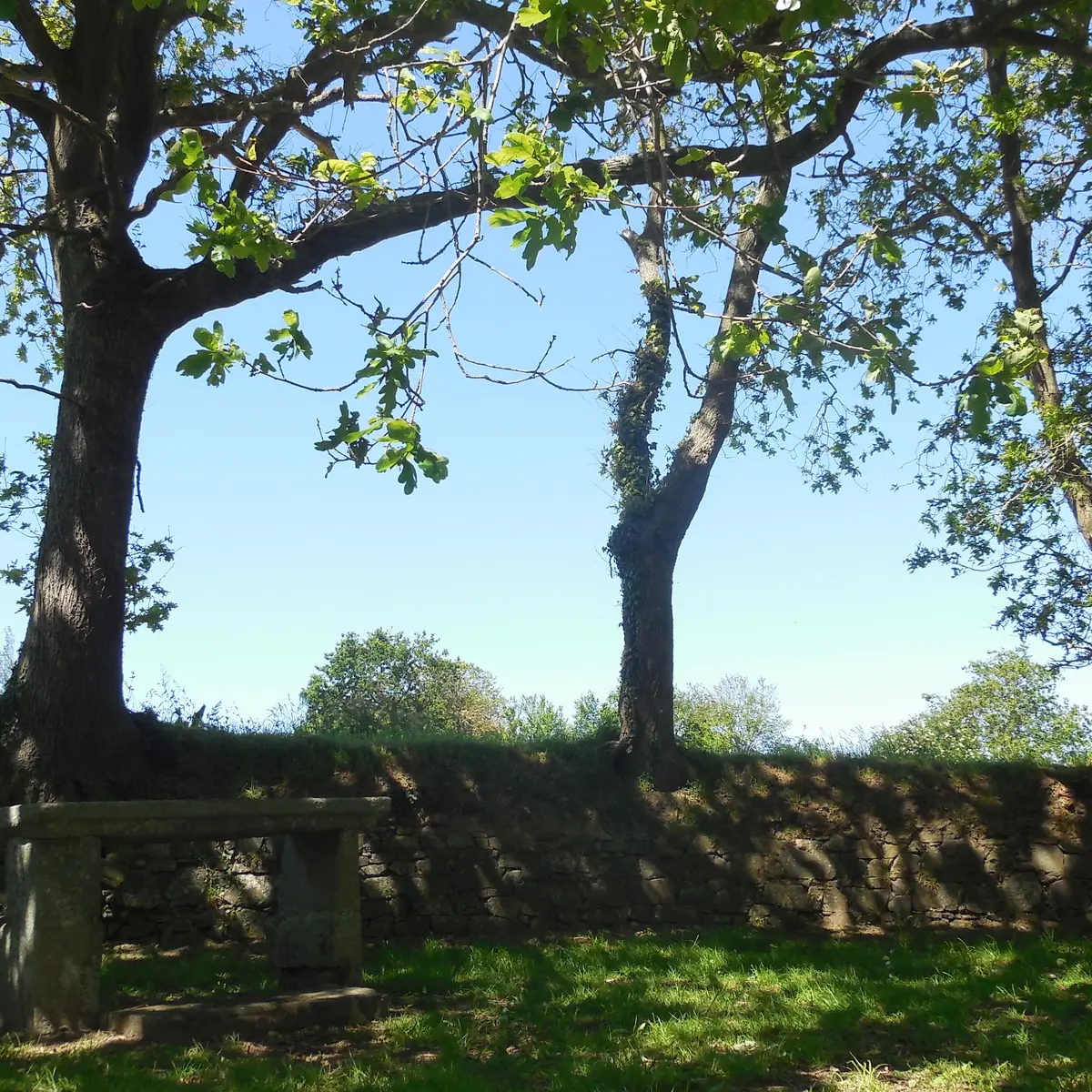 chapelle de Brestan - autel extérieur