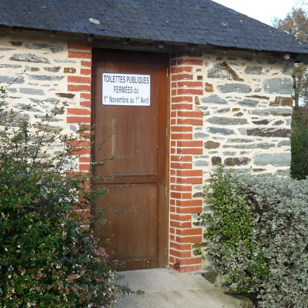 Malestroit aire camping-car écluse wc