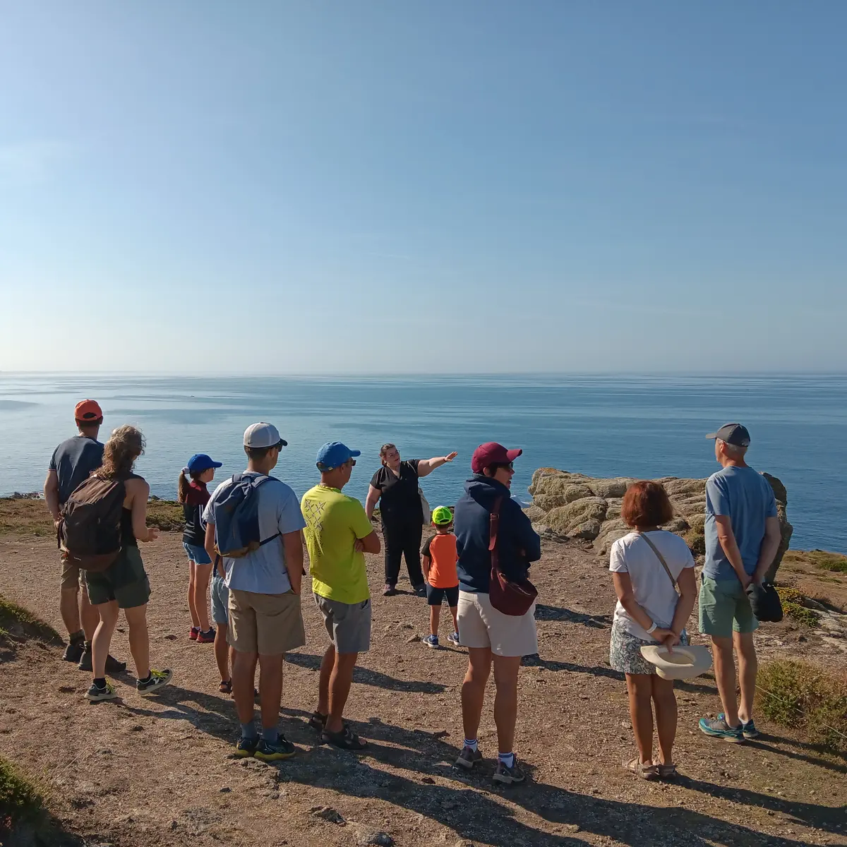 Visite guidée des sites archéologiques de Menez Dregan à Plouhinec