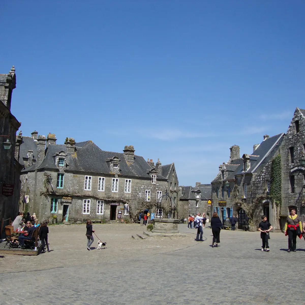 Place de l'église de Locronan