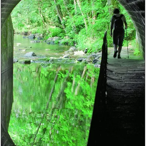 Viaduc Trégrom Randonneur Christian Roche