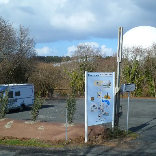 aire_accueil_borne_service_camping-cars_parc_radome_pleumeur_03